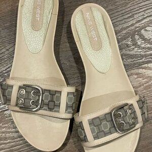 Nine West Garta Buckle Slide Sandals Sz(8)